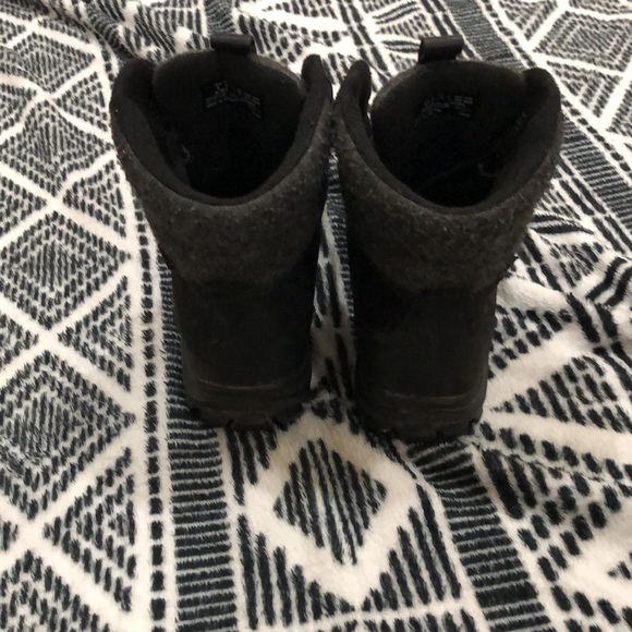 Black Timberlands- size 8 - Picture 2 of 3